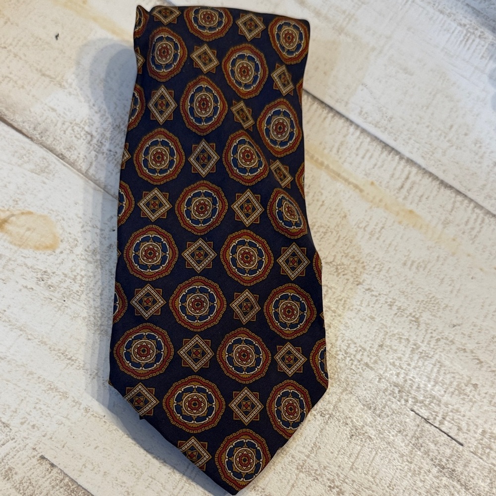 ROUNDTREE AND YORKE MENS TIE NAVY WITH Red and Gold  3.75 X 60